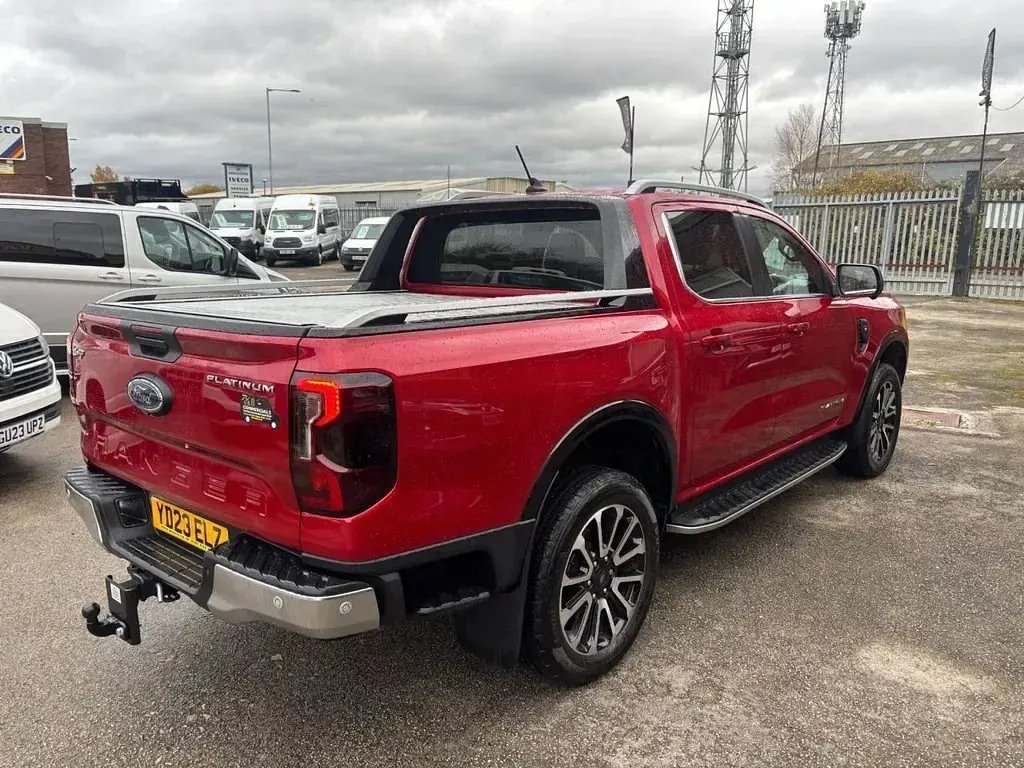Second-hand Ford Ranger Platinum 240 CP (176 kW) 2023 Roșu Pickup