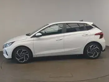 Used Hyundai i20 Premium 100 HP (73 kW) 2022 White Hatchback