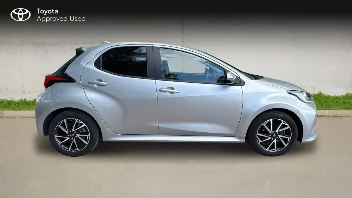 Used Toyota Yaris Hybrid Design 2023 Silver Hatchback