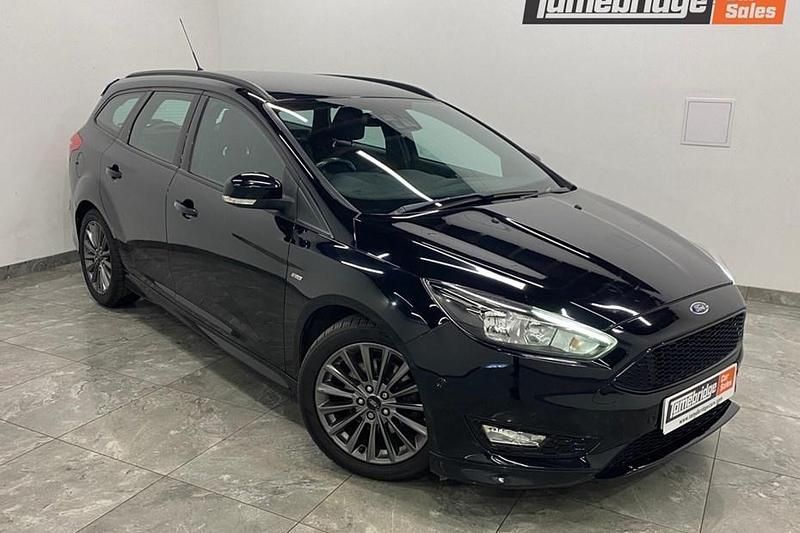Black Used 2016 Ford Focus ST-Line Estate | £6,495 (Fair price) - Image 1/1