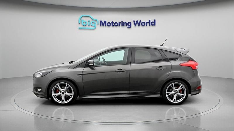 Used Ford Focus ST-Line X 140 HP (102 kW) 2017 Grey Hatchback