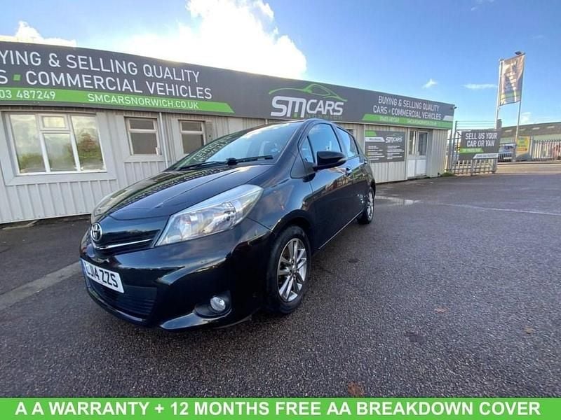 Black Used 2014 Toyota Yaris Plus Hatchback | £6,750 (Fair price) - Image 1/4