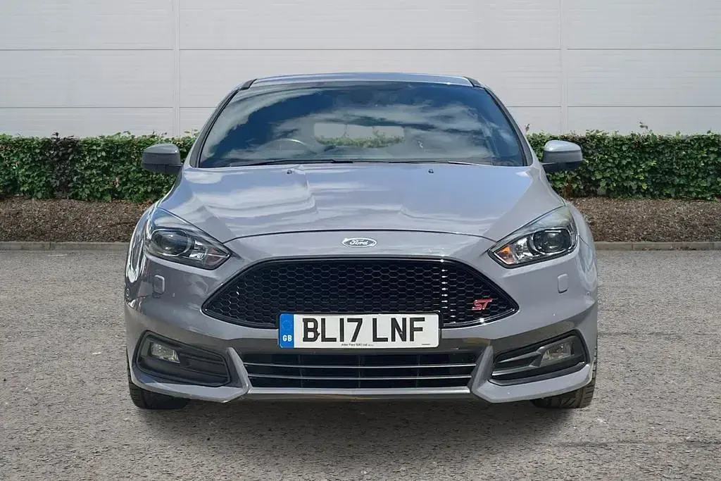 Used Ford Focus ST 250 HP (183 kW) 2017 Grey Hatchback
