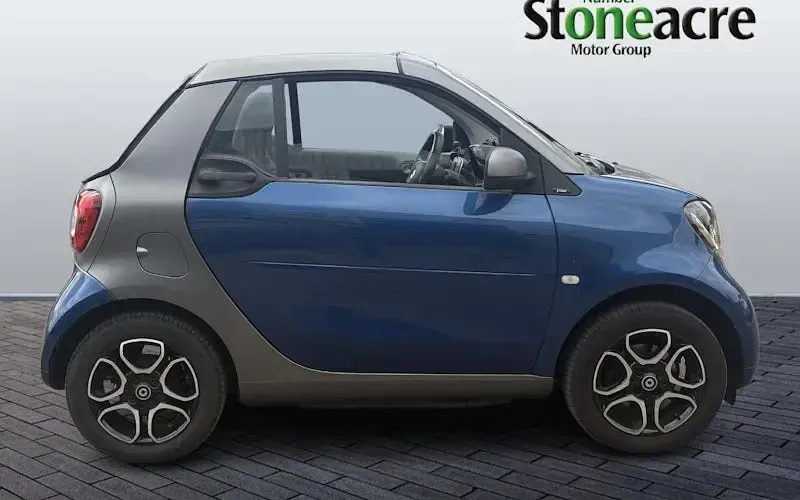 Used Smart ForTwo Cabrio Premium 71 HP (52 kW) 2019 Blue Cabriolet