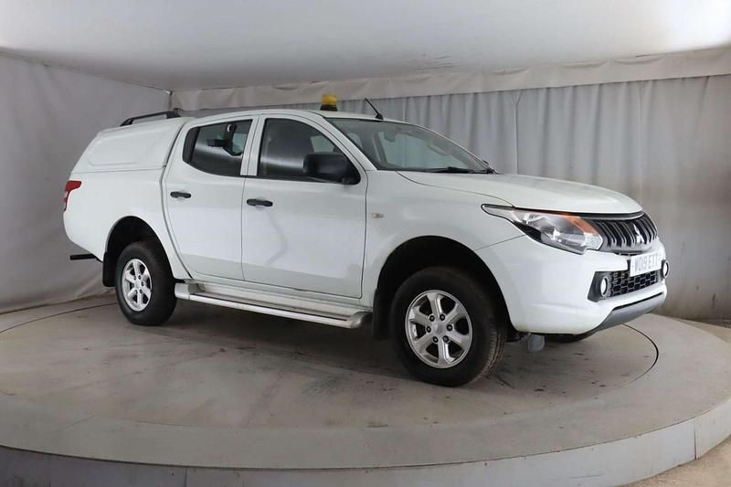 Used Mitsubishi L200 181 HP (133 kW) 2019 White Pickup