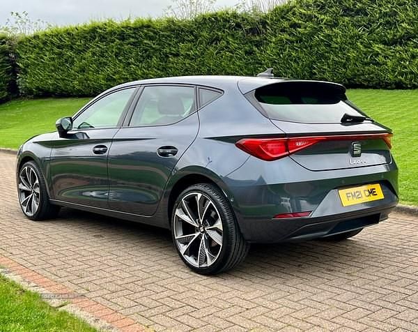 Used Seat Leon SE Dynamic 115 HP (84 kW) 2021 Grey Hatchback