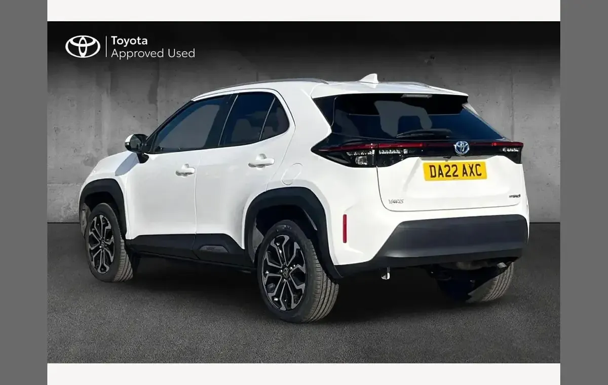 Usado Toyota Yaris Cross Design 116 HP (85 kW) 2022 Branco SUV