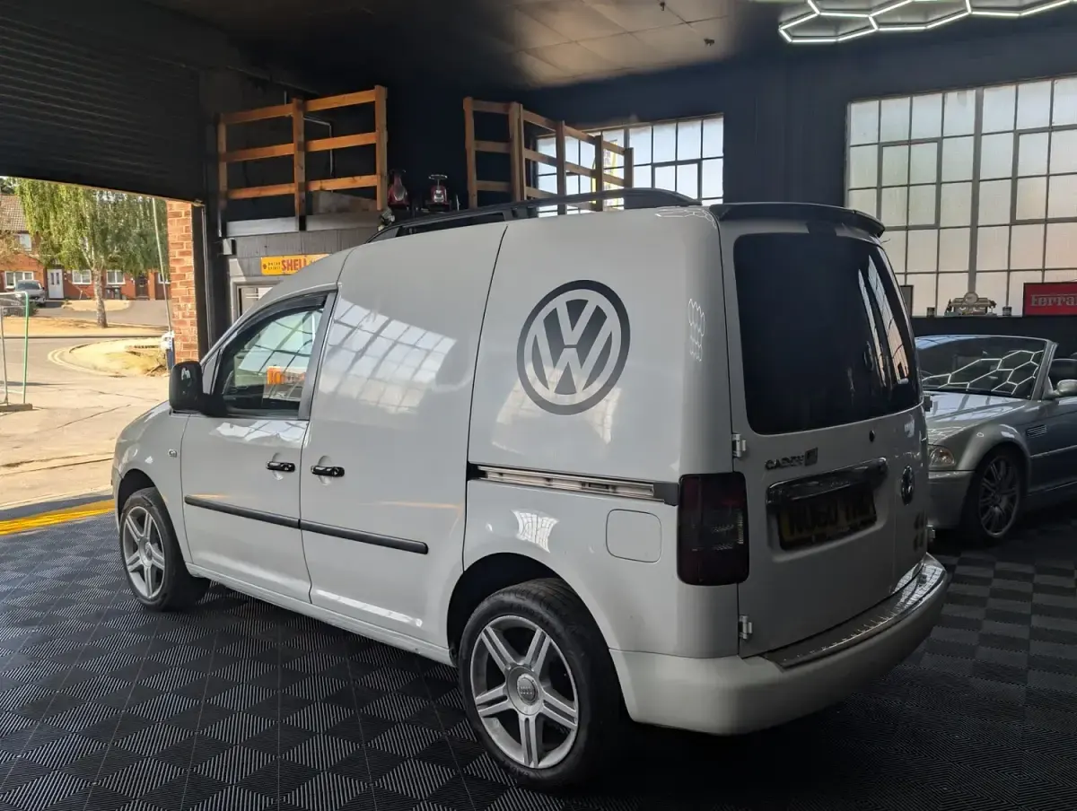 Used VW Caddy 69 HP (50 kW) 2010 White MPV