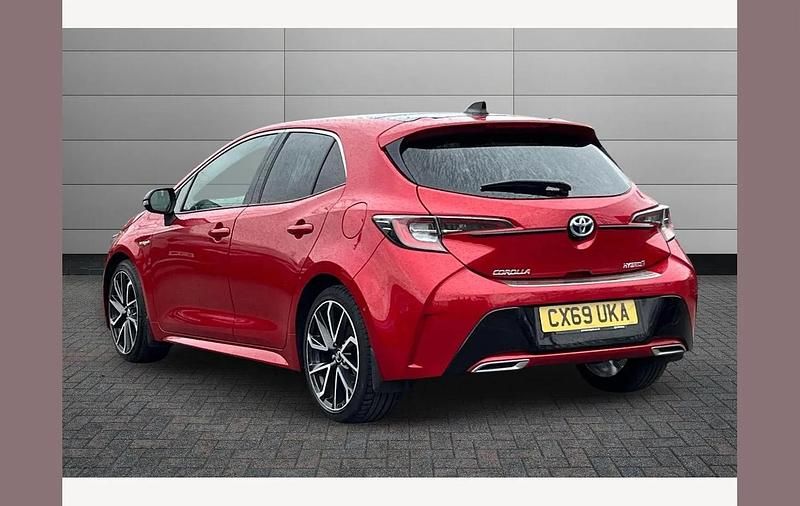 Used Toyota Corolla 184 HP (135 kW) 2019 Red Hatchback