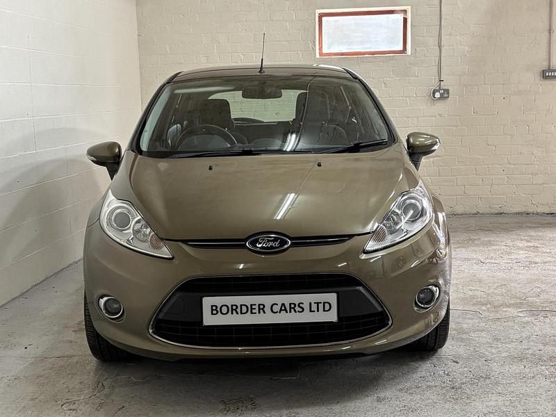 Used Ford Fiesta Titanium 70 HP (51 kW) 2012 Brown Hatchback