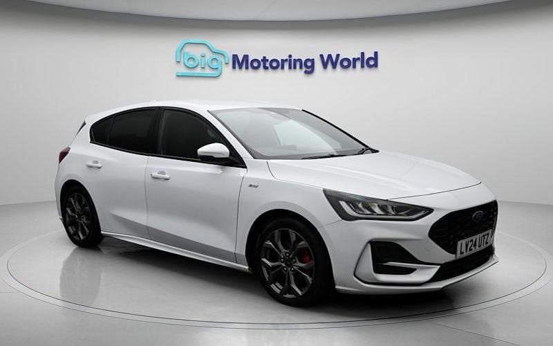 Käytetty Ford Focus ST-Line 155 HP (114 kW) 2024 Valkoinen Viistoperä