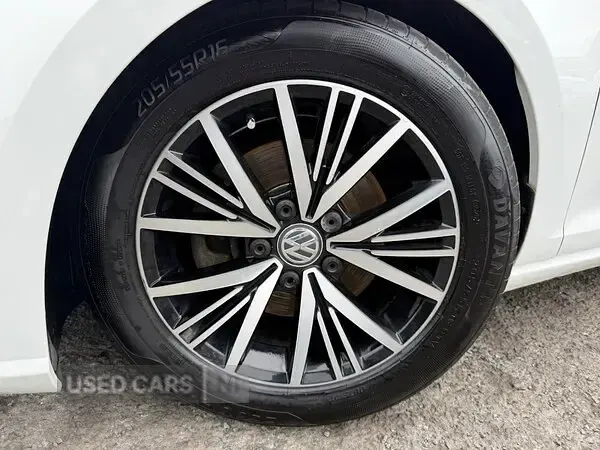 Used VW Golf VII SE 125 HP (91 kW) 2017 White Hatchback