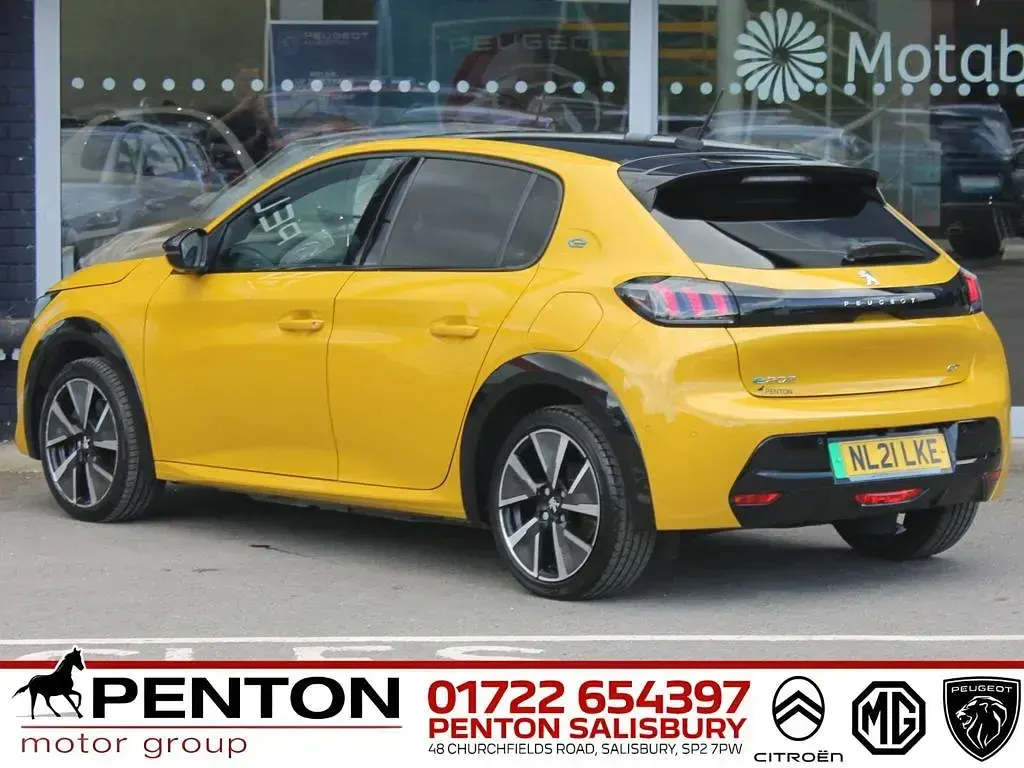 Used Peugeot e-208 Premium 100 kW (136 HP) 2021 Yellow Hatchback