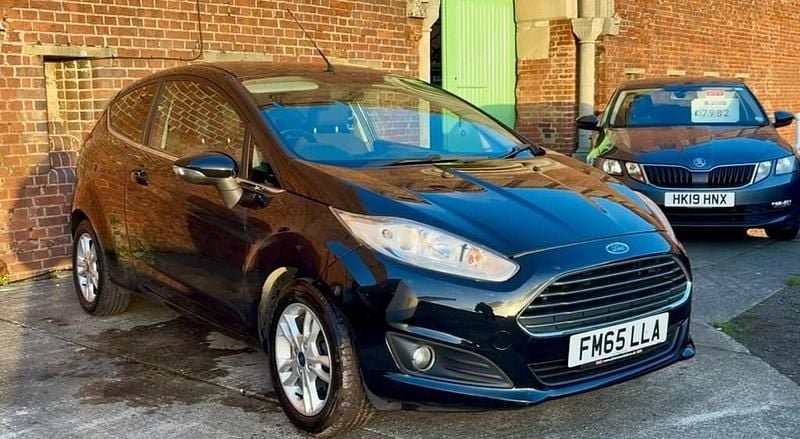 Black Used 2015 Ford Fiesta Zetec Hatchback | £4,182 (Good price) - Image 1/4