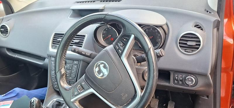 Used Vauxhall Meriva 120 HP (88 kW) 2013 Orange MPV