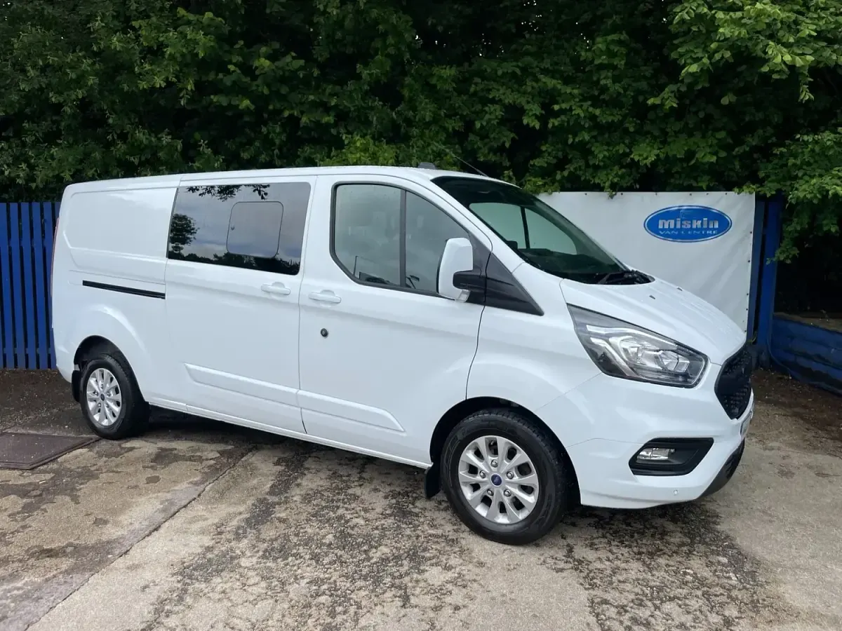 Used Ford Transit Custom Limited 130 HP (95 kW) 2022 White Van
