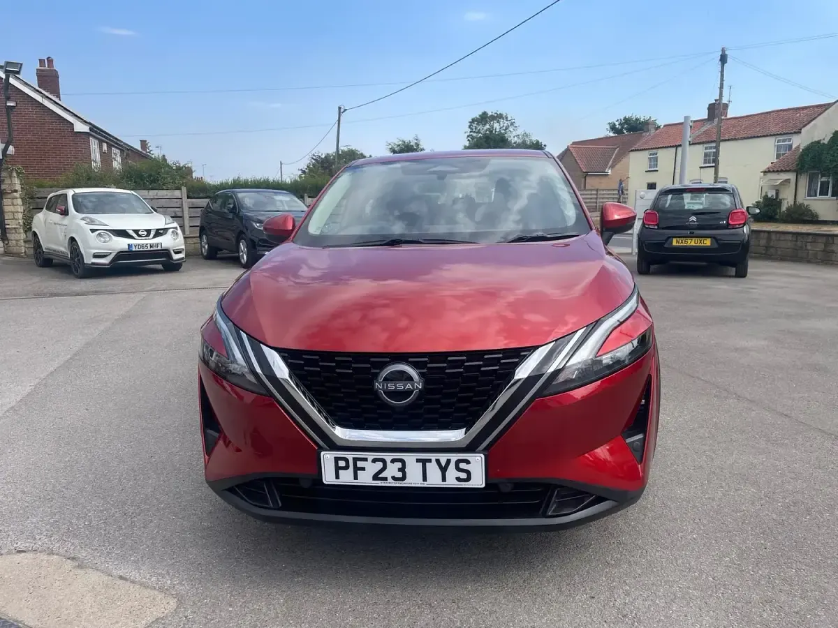 Used Nissan Qashqai Acenta Premium 140 HP (102 kW) 2023 Red SUV