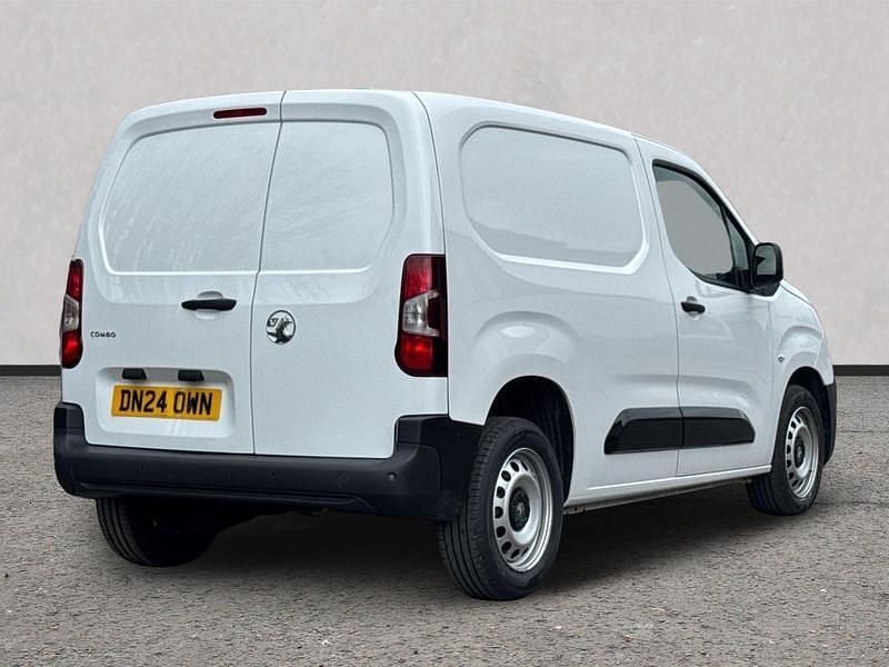Used Vauxhall Combo 100 HP (73 kW) 2024 White MPV