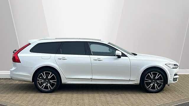 Used Volvo V90 CC Pro 188 HP (138 kW) 2019 White Estate
