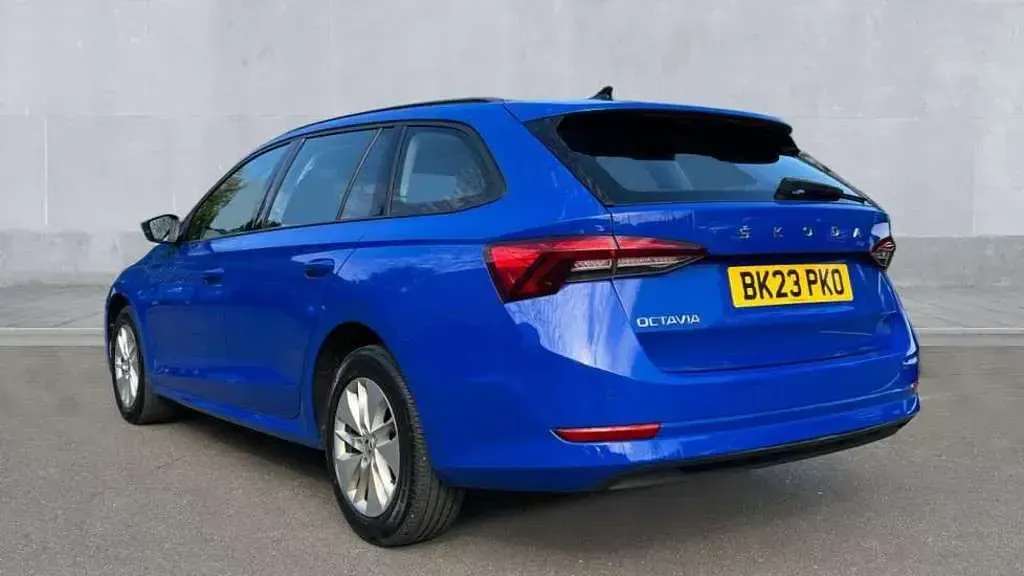 Used Skoda Octavia SE Technology 116 HP (85 kW) 2023 Blue Estate