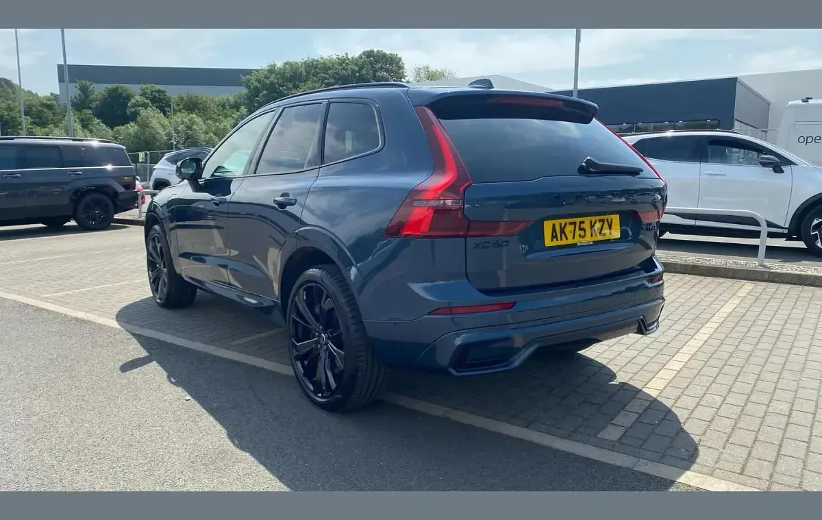New Volvo XC60 Plus 350 HP (257 kW) 2025 Blue SUV