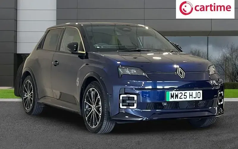 Used Renault 5 E-Tech Iconic 89 kW (122 HP) 2025 Hatchback