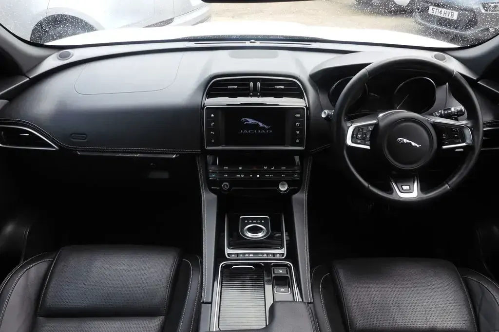Used Jaguar F-Pace R-Sport 180 HP (132 kW) 2016 White SUV