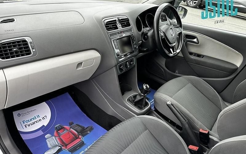 Used VW Polo Design 75 HP (55 kW) 2015 White Hatchback