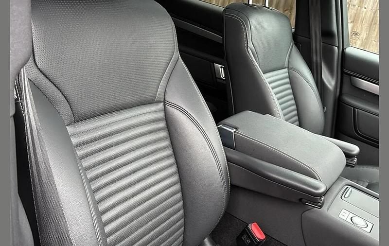 Used Land Rover Discovery 5 SE Dynamic 296 HP (217 kW) 2024 Grey SUV