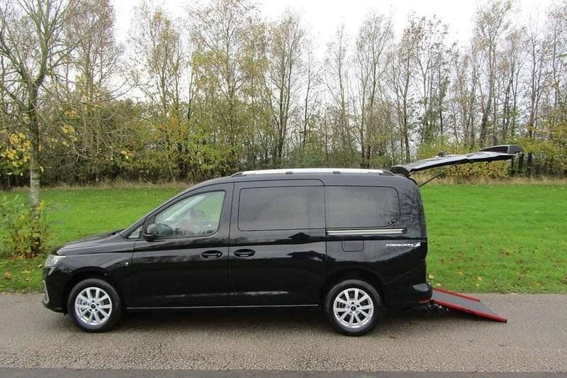 Used 2024 Ford Tourneo Connect Titanium MPV | £26,500 (Expensive) - Image 1/1