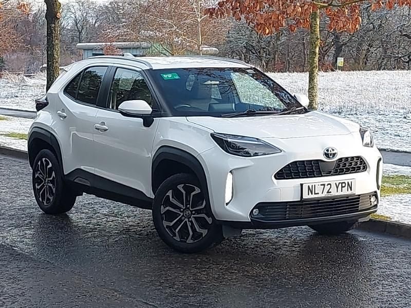 Used Toyota Yaris Hybrid Design 116 HP (85 kW) 2022 White Estate