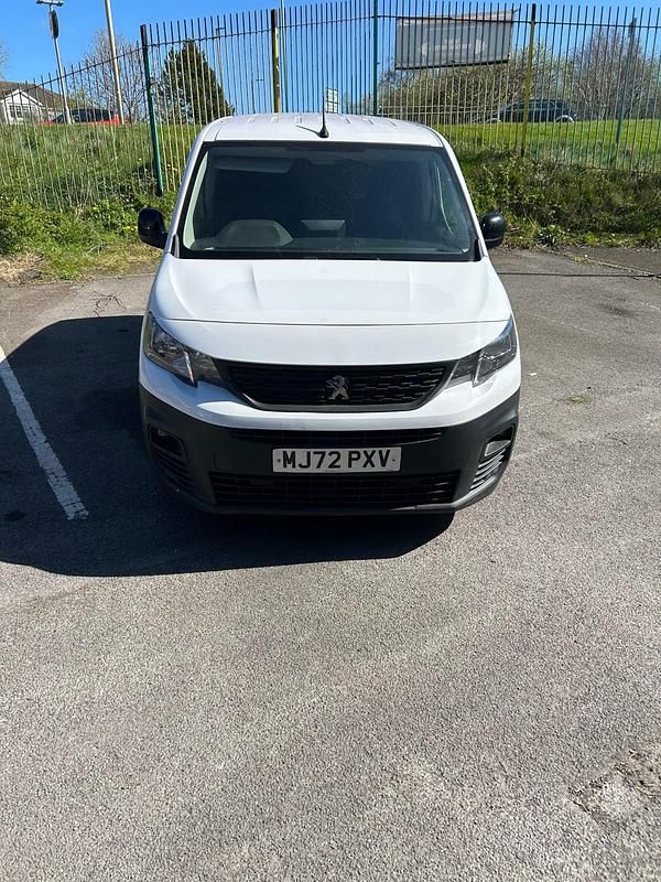 Used Peugeot Partner 131 HP (96 kW) 2022 White MPV