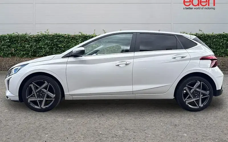 Used Hyundai i20 90 HP (66 kW) 2026 White Hatchback