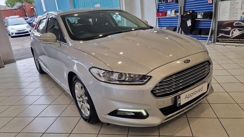 Silver Used 2016 Ford Mondeo Zetec Hatchback | £5,500 (Good price) - Image 1/4