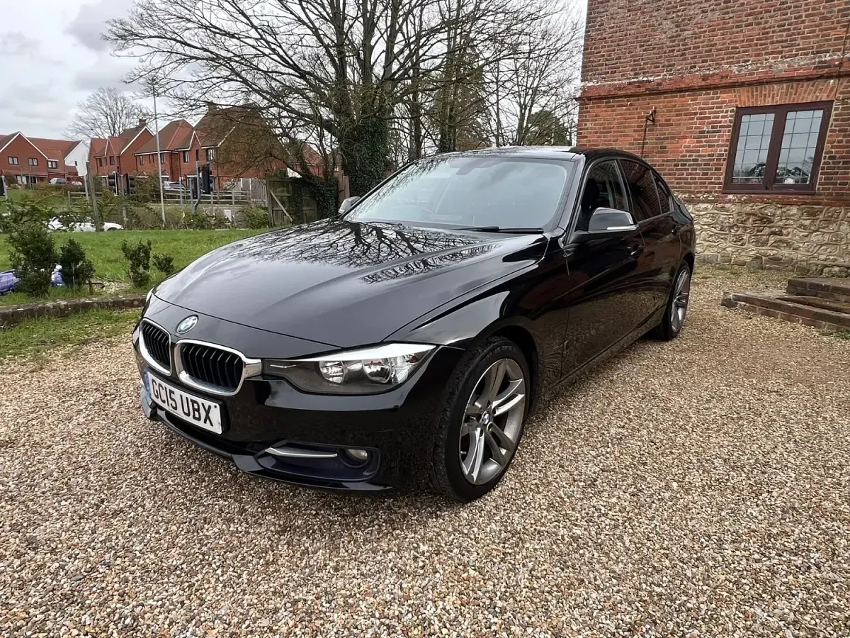 Used BMW 318 Sport Line 2015 Black Sedan