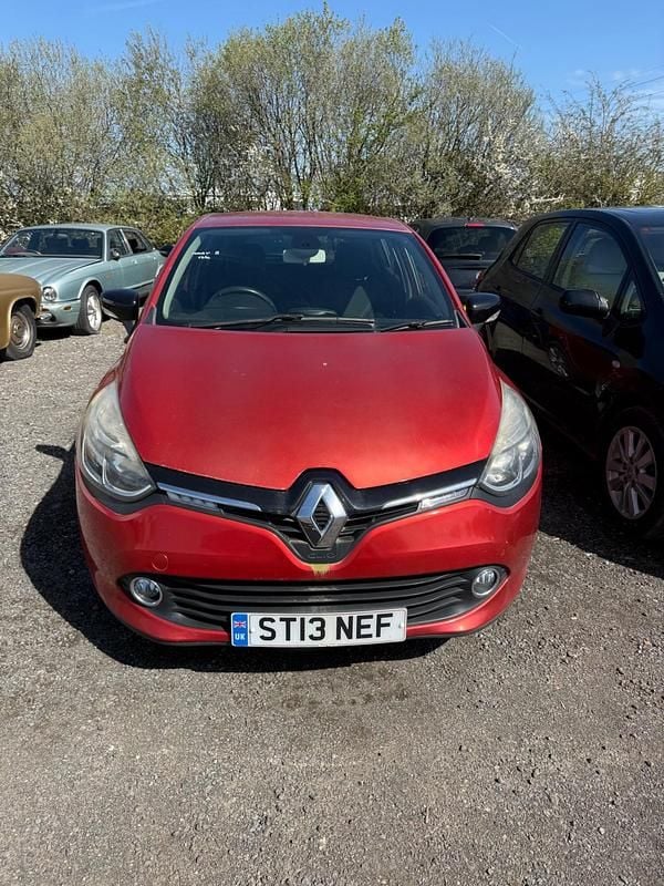 Used Renault Clio IV Dynamique 90 HP (66 kW) 2013 Red Hatchback