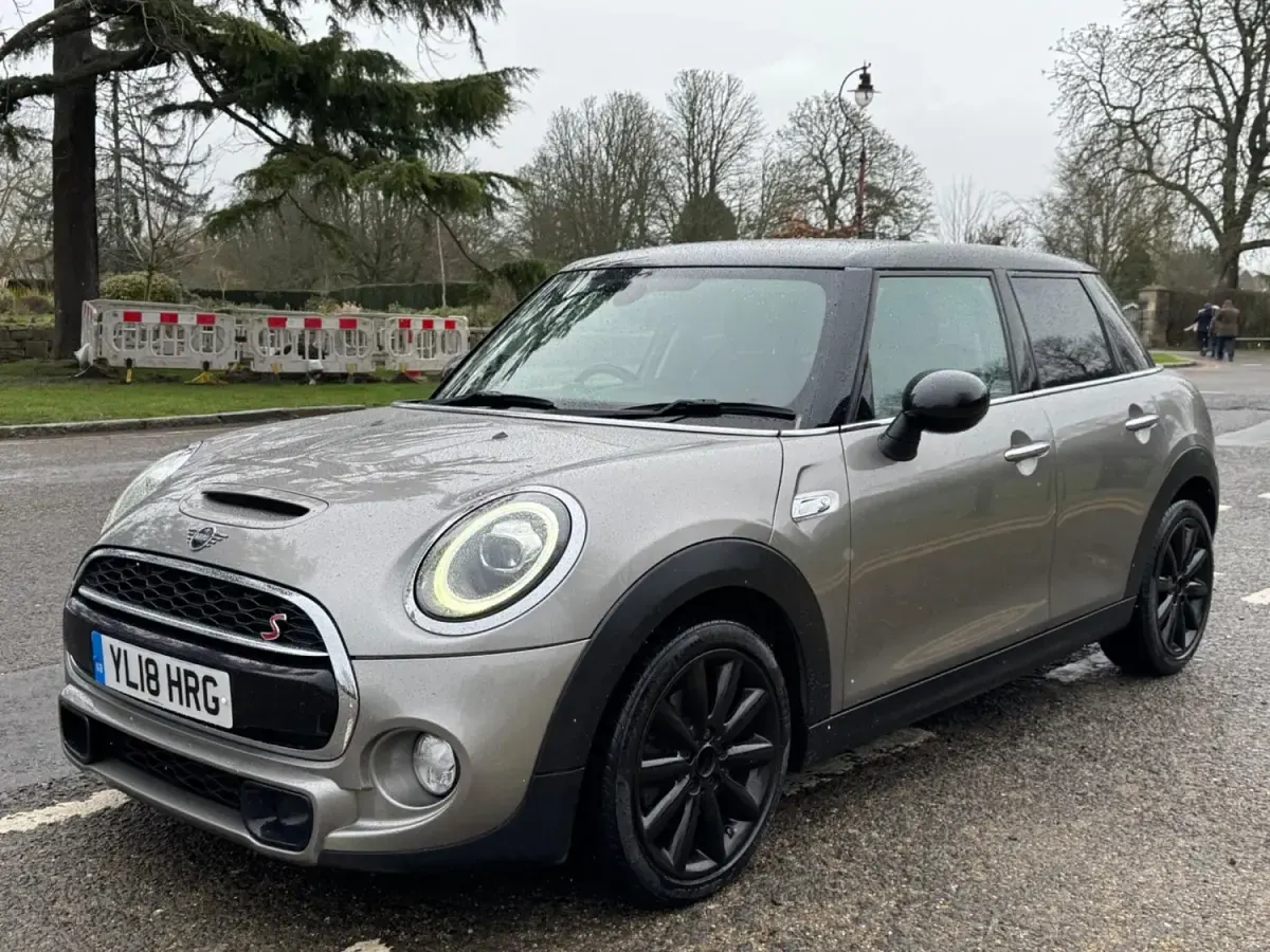 Begagnad Mini Cooper S Hatch 2018 Silver Halvkombi