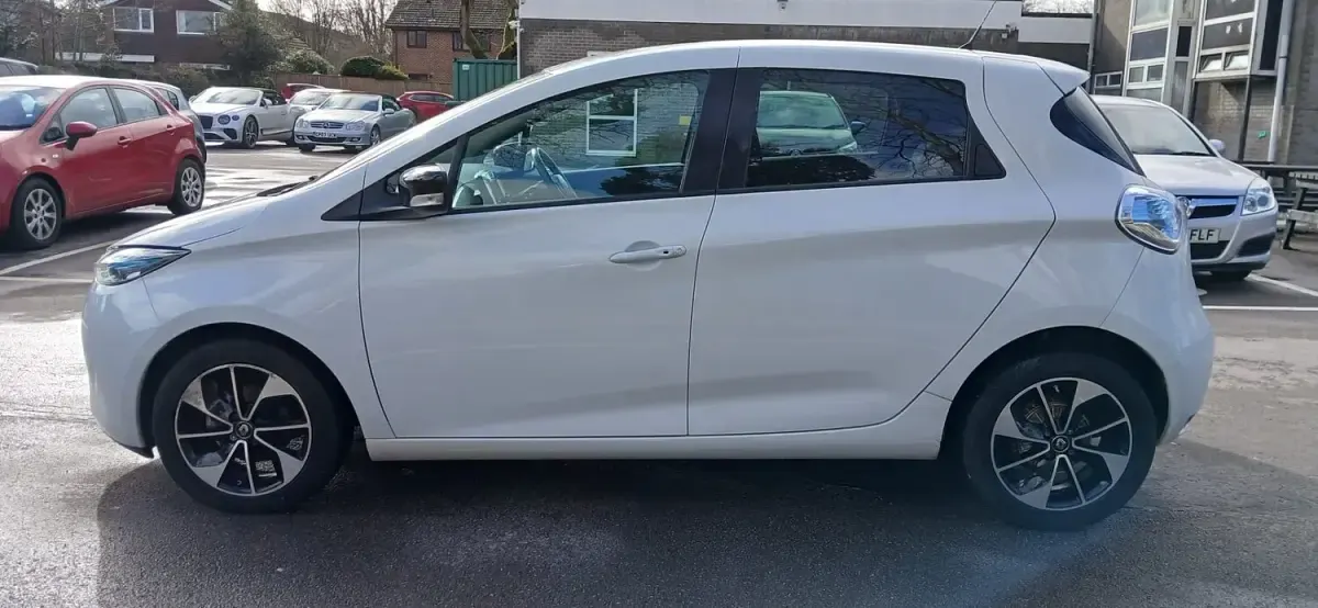 Used Renault Zoe Dynamique 80 kW (109 HP) 2019 White Hatchback