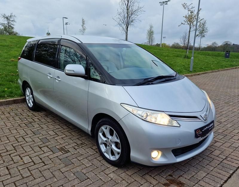 Begagnad Toyota Estima 2026 Silver Minibuss