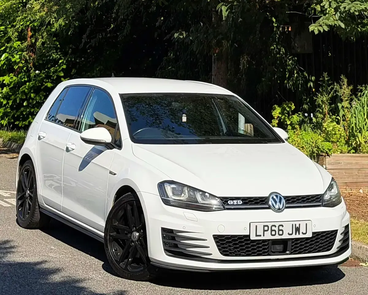 Used VW Golf VII GTD 184 HP (135 kW) 2017 White Hatchback