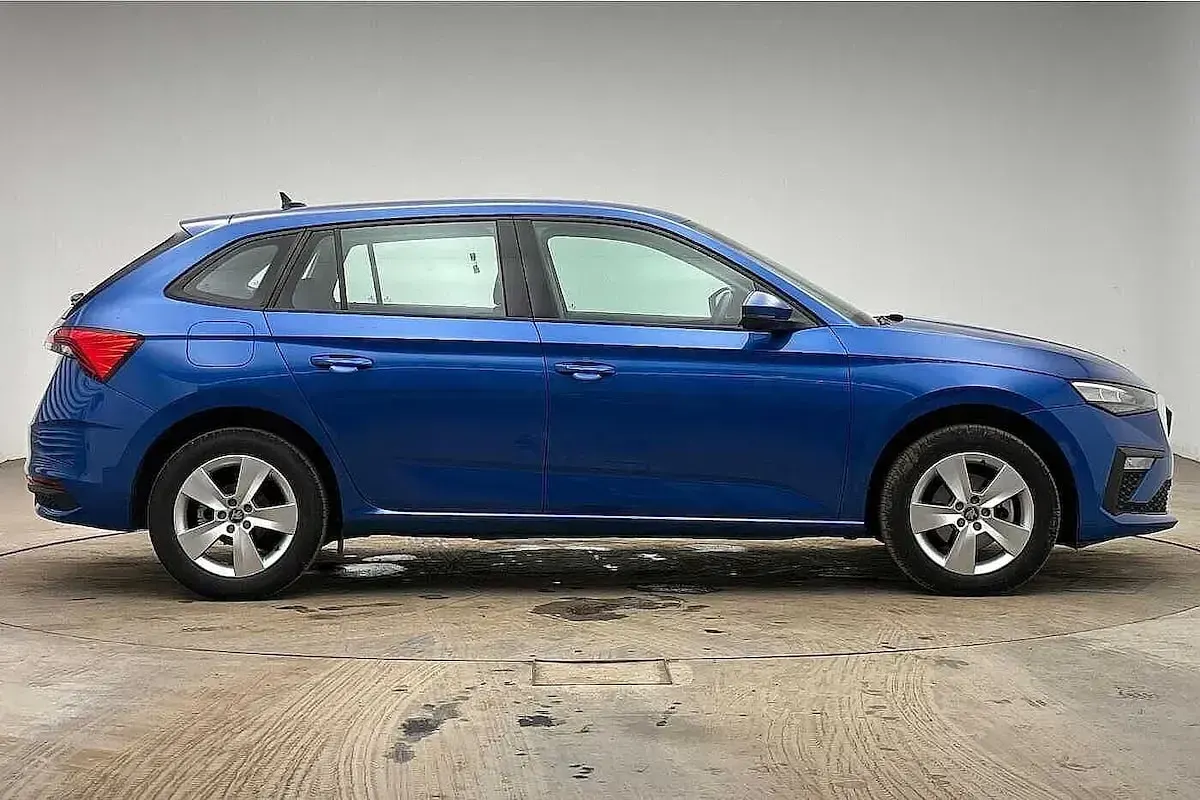 Used Skoda Scala SE 113 HP (83 kW) 2025 Race blue metallic Hatchback