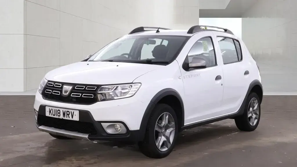 Used Dacia Sandero Lauréate 90 HP (66 kW) 2018 White Hatchback
