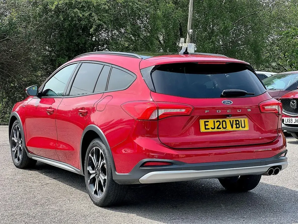 Begagnad Ford Focus Active X 118 HK (86 kW) 2020 Röd Kombi