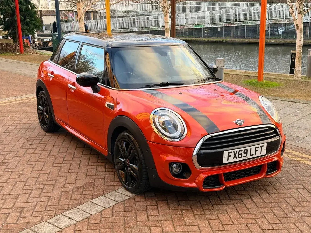 Używany Mini Cooper Hatch 2019 Pomarańczowy Hatchback