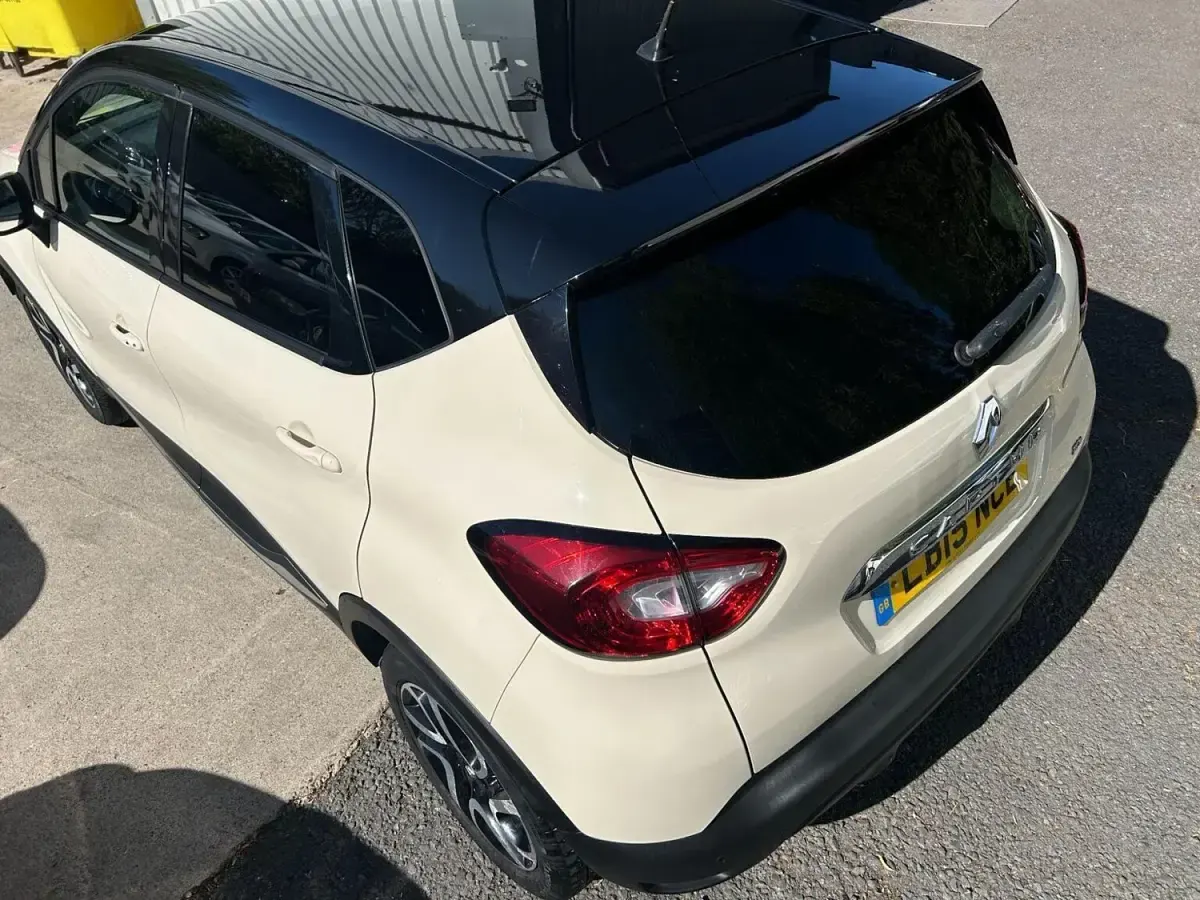 Usado Renault Captur Dynamique 90 HP (66 kW) 2015 Branco SUV