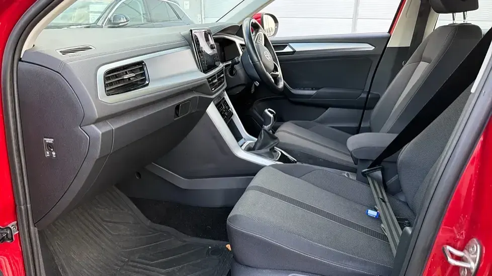 Used VW T-Roc Life 110 HP (80 kW) 2022 Kings red premium metallic SUV