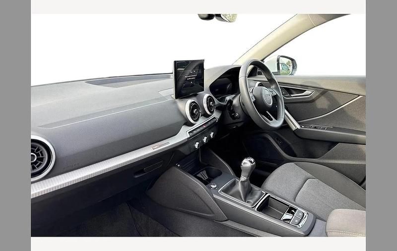 Używany Audi Q2 Sport 116 KM (85 kW) 2025 Biały SUV