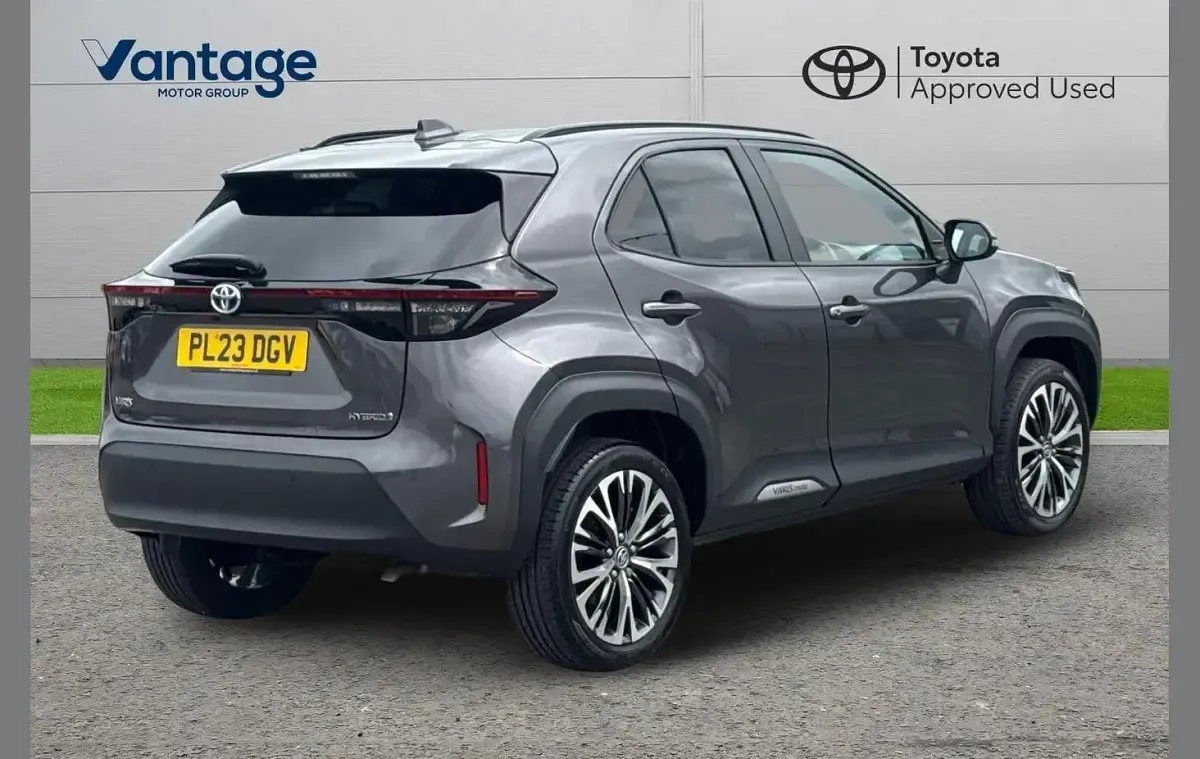 Used Toyota Yaris Cross 113 HP (83 kW) 2023 Grey SUV
