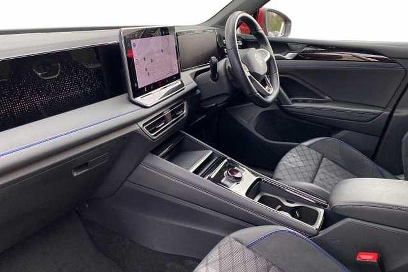 Used VW Tiguan R-line 150 HP (110 kW) 2024 Persimmon red SUV