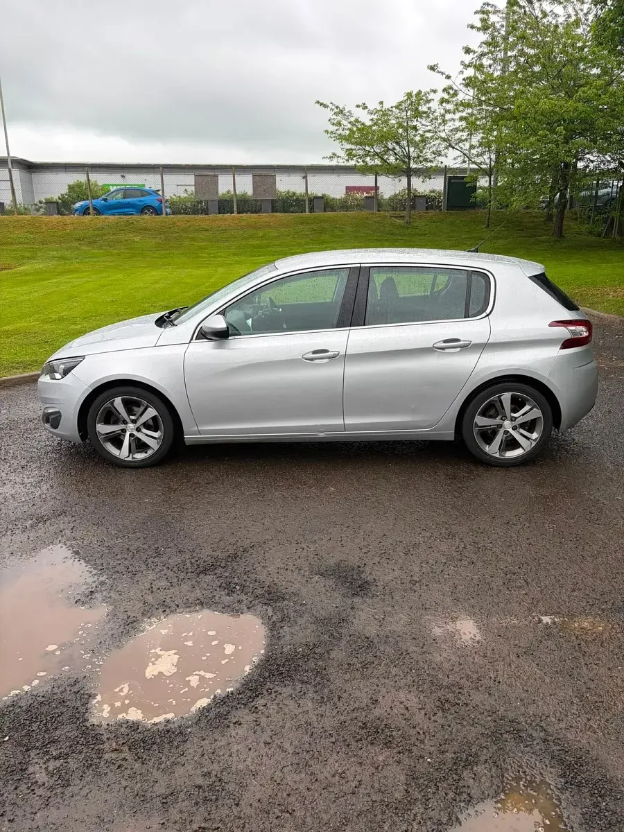 Used Peugeot 308 Allure 115 HP (84 kW) 2014 Silver Hatchback